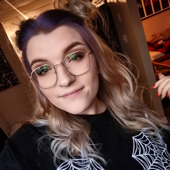 Meet your Posher, Jessica - Picture 2 of 4